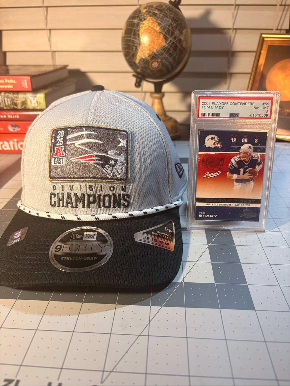 New Era New England Patriot Division Champs w/Graded Card 9FORTY Hat